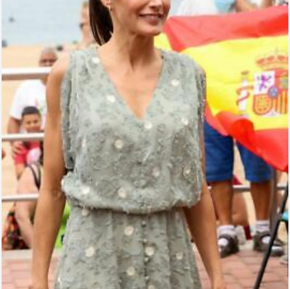 Zara Midi Length Dress / Textured &  Embroidered  / Size Small - Picture 10 of 11